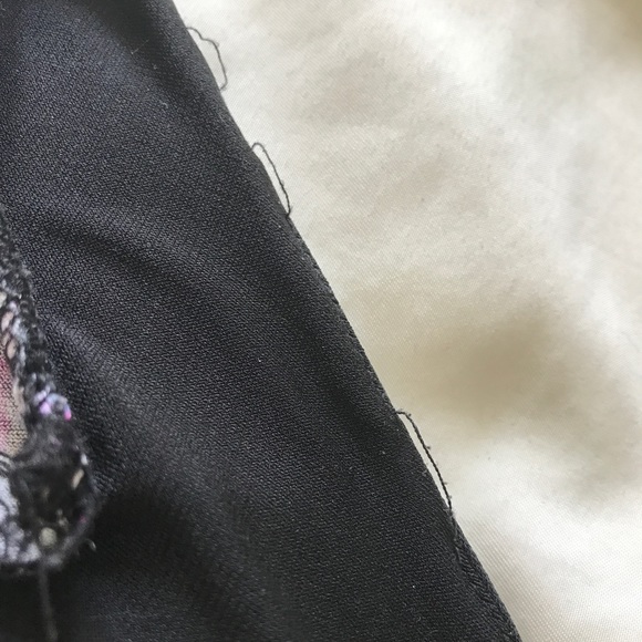 Abstract patterned top - Picture 3 of 3